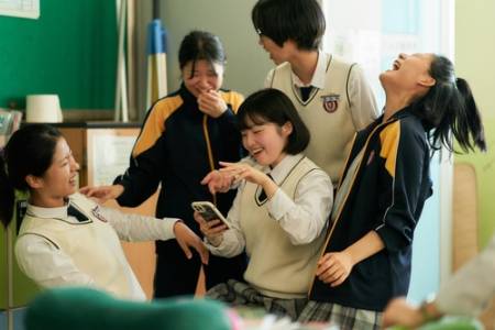 Ulasan Film "The World of Love", Sebuah Film yang Tenang dan Kuat Membawa Pesan Bertahan Hidup
