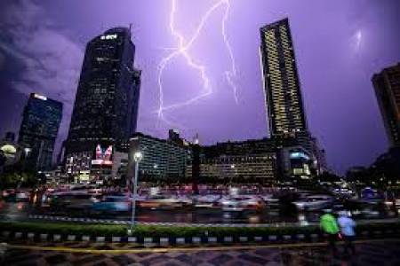 Cuaca Jakarta Kamis Sore Diperkirakan Hujan Petir