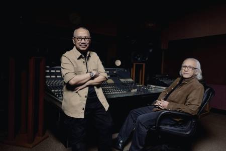 Ungkap Kasih Ibu yang Tak Pernah Mati, Iwan Fals dan Ebiet G. Ade Rilis Lagu "Ibu" 