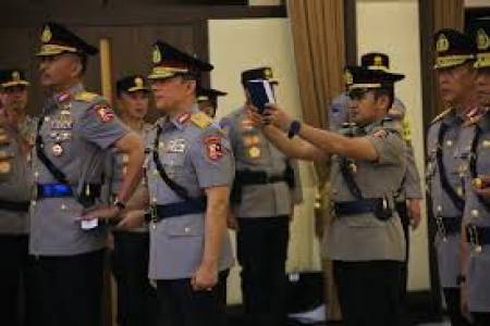 MK: Anggota Polri Duduki Jabatan Sipil Harus Mundur atau Pensiun