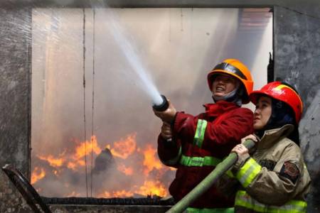 Korban Kebakaran Ruko Terra Drone, 20 Orang Tewas Dievakuasi ke RS Polri