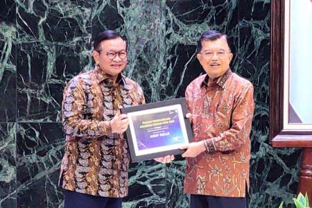 Jusuf Kalla Soroti Perubahan Sistem Media Usai Terima Anugerah Dewan Pers 2025