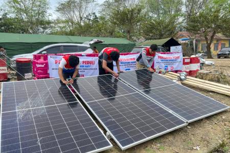Pertamina Terangi Tenda Pengungsi Aceh Tamiang dengan PLTS