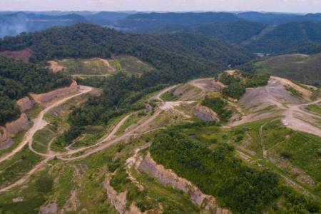 Pemerintah Perlu Perkuat Tatakelola Sektor Pertambangan untuk Gaet Investasi  