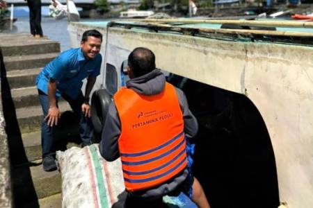 Nelayan di Manado Dapat Bantuan Life Vest, Peduli Keselamatan dalam Pelayaran