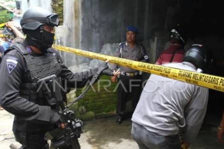 Densus 88 Tangkap  Terduga Teroris Saat Nataru bagian NII dan AD