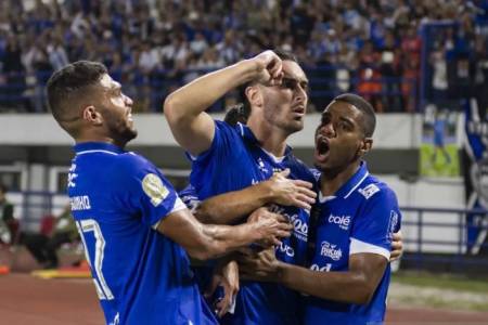 Tundukan PSM 1-0, Persib Bandung Tutup Tahun 2025 dengan Puncaki Klasemen BRI Super League!