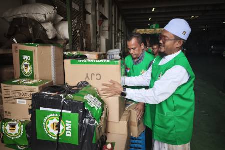 DMI Aceh Terima Bantuan Peralatan Ibadah untuk Masjid Terdampak Banjir