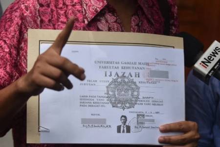 KI Pusat Perintahkan KPU Serahkan Salinan Ijazah Jokowi