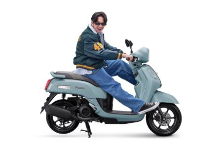 New Year, New Crazee: Yamaha Fazzio Hybrid Hadir Lebih Ekspresif dengan Warna Baru