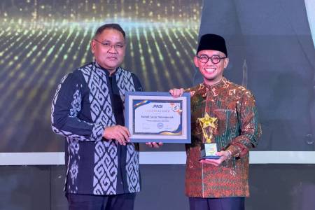 Wamenhaj Dahnil Anzar Terima Penghargaan Golden Leader 2026