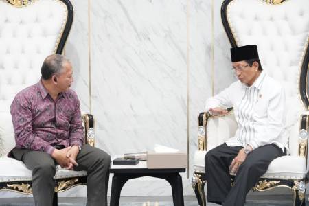 Menag  RI Dukung Wakaf Emas, Minta Legalitas dan Pengawasan OJK