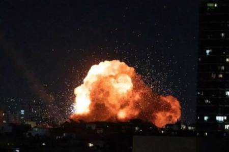 Iran Serang dan Bom Kilang Minyak dan Tangki BBM Israel