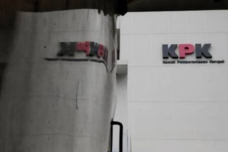 Breaking News: KPK Tangkap Bupati Cilacap Syamsul Auliya Rachman dalam OTT,  Puluhan Orang Diamankan  