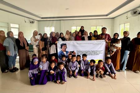 Menjaga Anak dari Jerat Layar: UT Bekali Orang Tua Leuwikaret dengan Digital Parenting