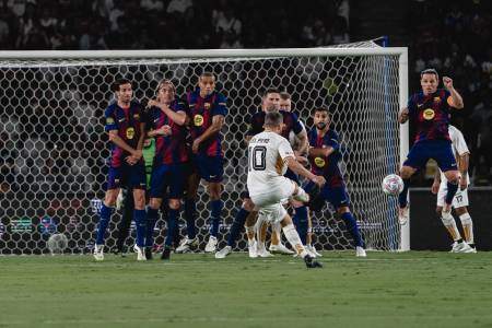 Clash of Legends Jakarta 2026: Antusiasme Publik GBK Buat Terharu Legenda Dunia