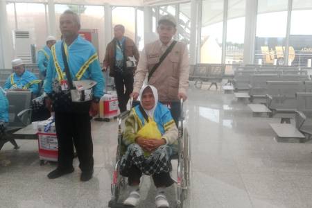 Penjual Ikan Asin Asal Bandung Naik Haji