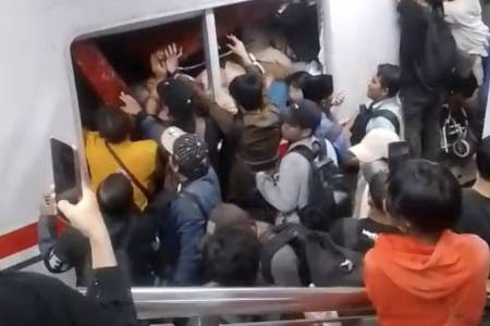 Enam Orang Meninggal Akibat Kecelakaan Kereta