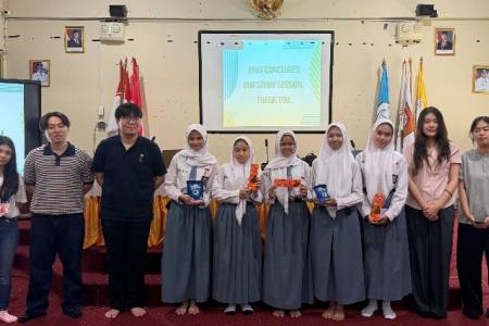 Stephanie Thalia Go Ajak Siswa Rayakan Hardiknas di SMAN 53 Jakarta