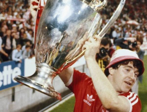 Bintang 2 Piala Eropa Nottingham, John Robertson Tutup Usia