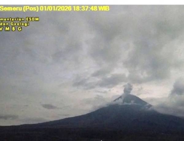 Kamis Malam, Gunung Semeru Erupsi