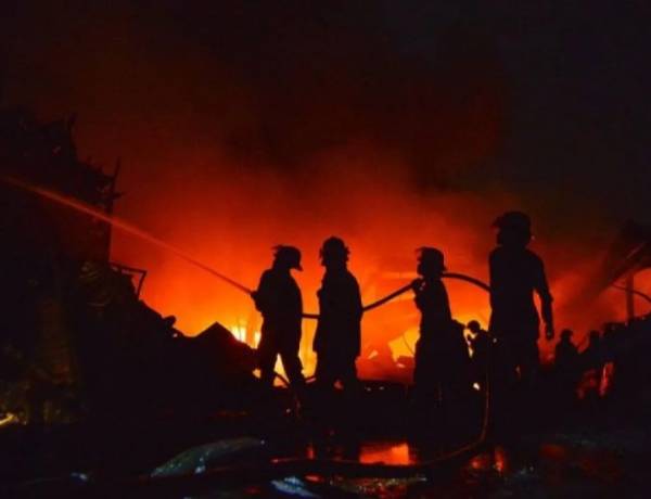 Kerusuhan Tahun Baru  di Prancis, 1.813 Mobil Dibakar!