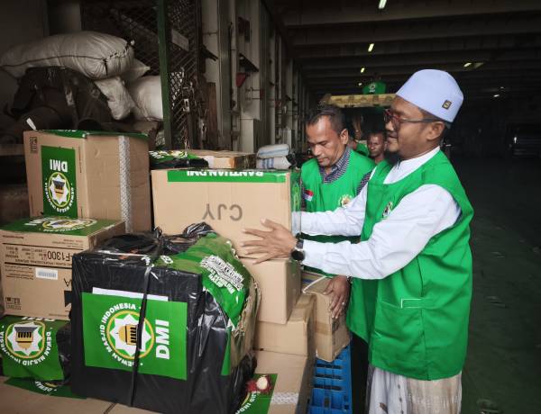 DMI Aceh Terima Bantuan Peralatan Ibadah untuk Masjid Terdampak Banjir