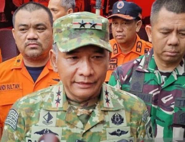 Proses Evakuasi Korban Pesawat ATR 42-500 y di Gunung Bulusaraung Gunakan Teknik Rappeling 