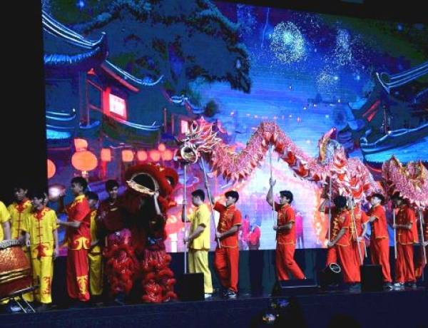 Sampoerna Academy Berbagi Kasih kepada Anak Penderita Kanker Melalui Donasi dan Pertunjukan Teater Mulan