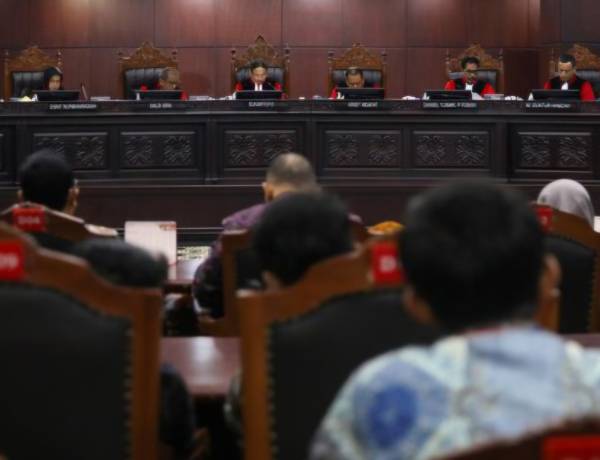 MK Kabulkan Gugatan Terkait Uang Pensiun bagi Para Mantan Pejabat Negara dan DPR