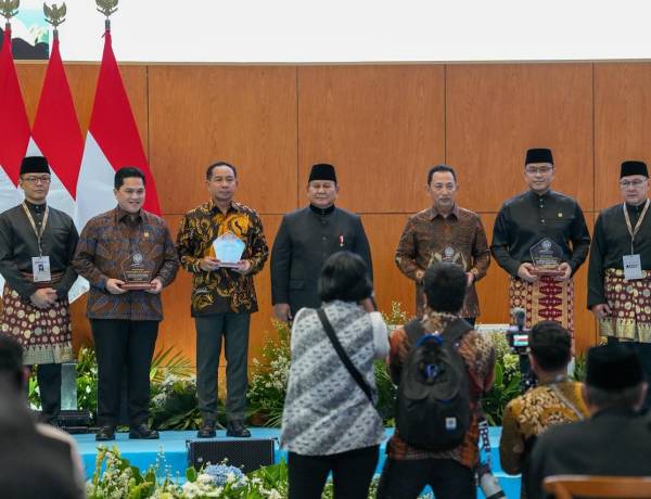 Menpora Erick Terima Penghargaan dari Presiden di Munas IPSI XVI