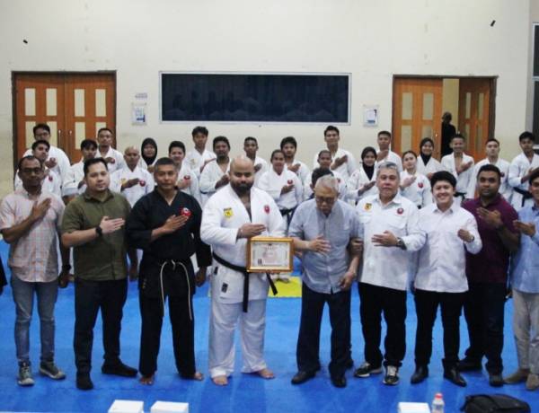 Inkado Teguhkan Nilai Kehormatan, Penyematan Sabuk Hitam Warnai Latihan Bersama di GOR Benhil